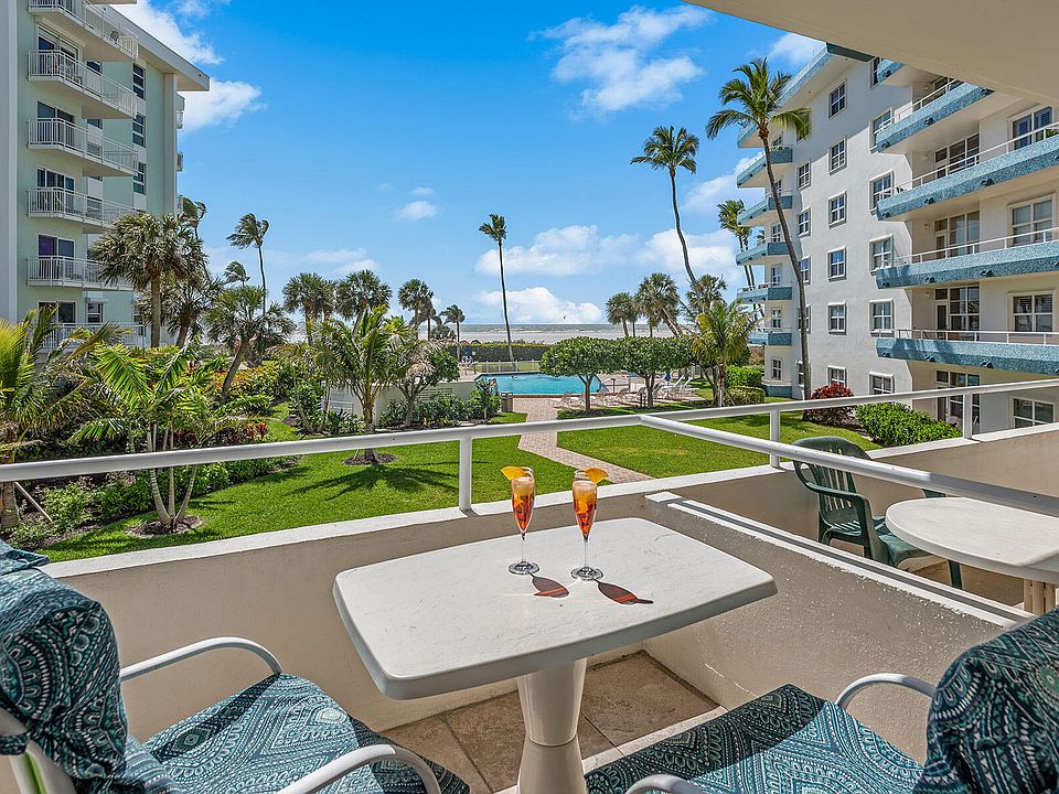 1st image of 220 Seaview Ct APT 216