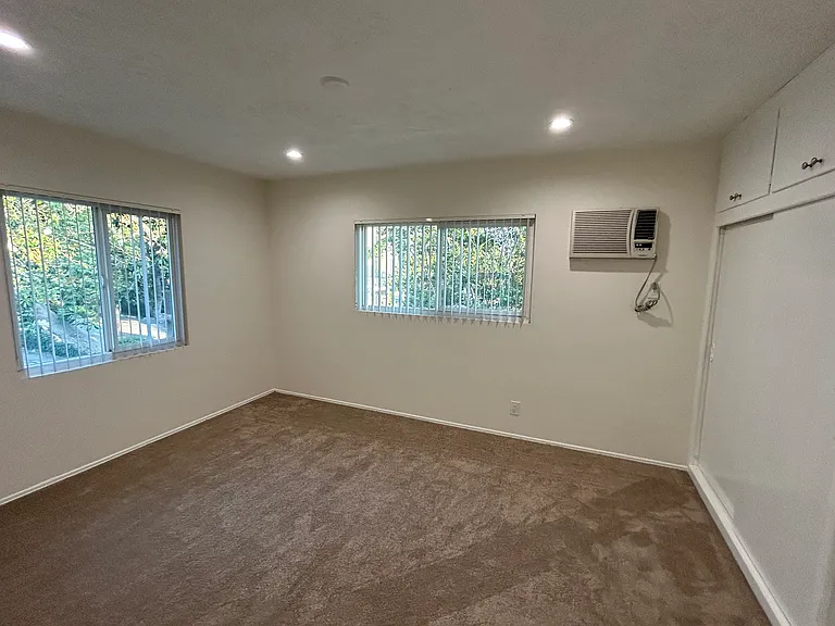 251 N El Molino Ave #8 — Photo 8