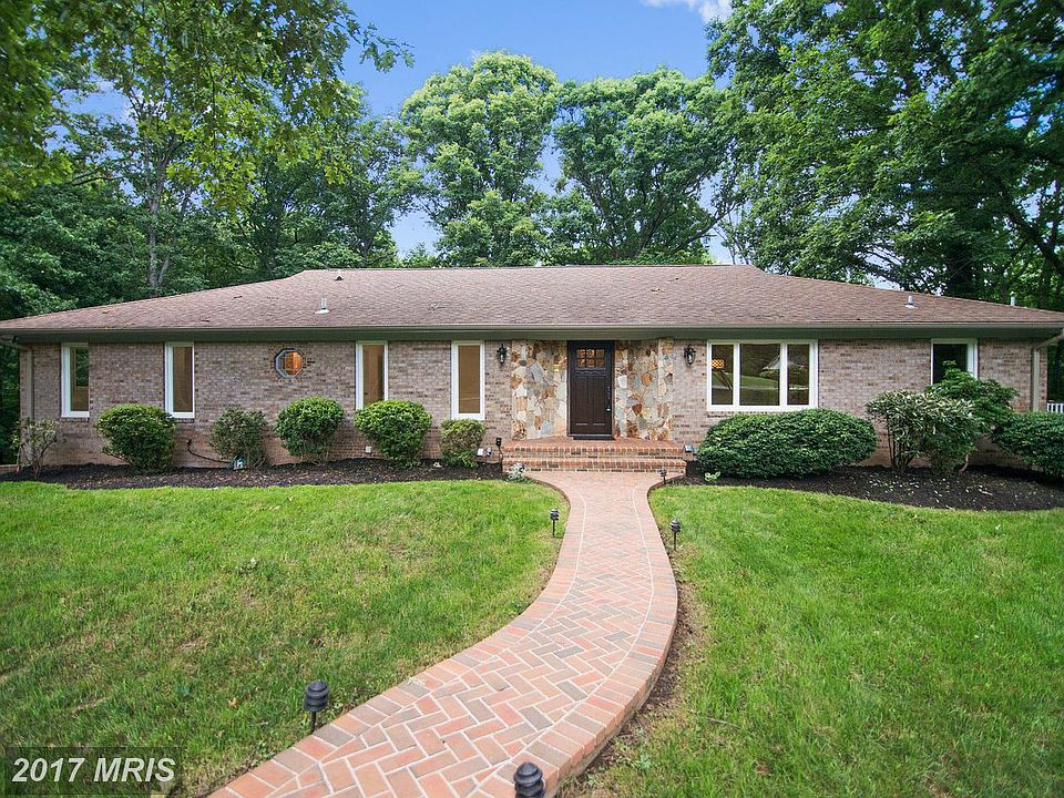 1st image of 3000 Lloyds Ln