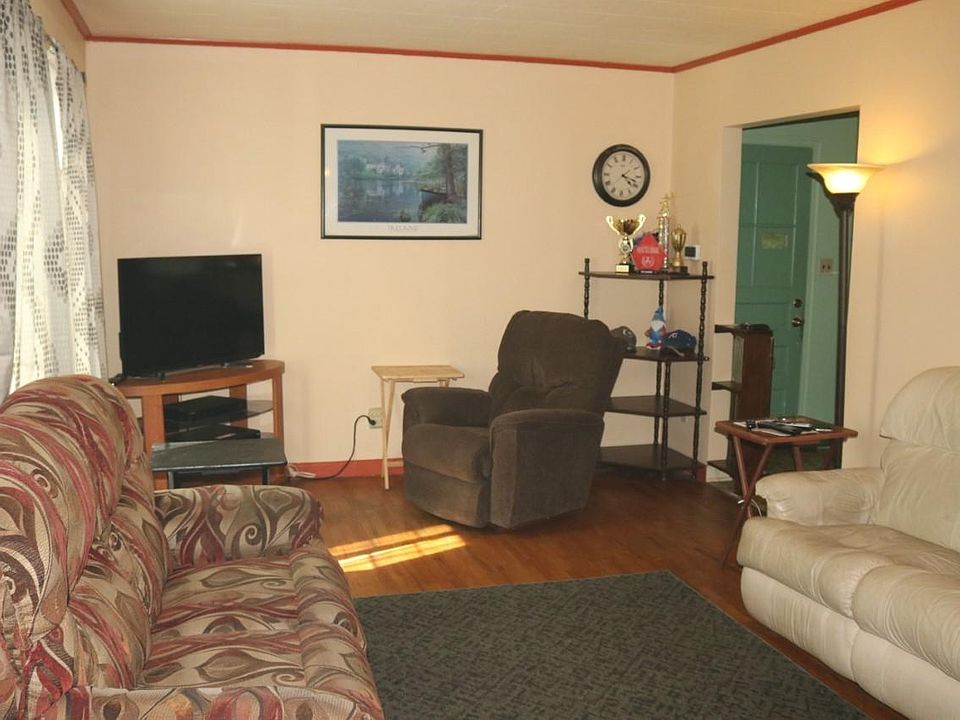 2nd image of 725 Oak Ridge Dr