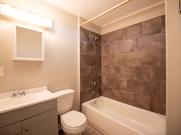 2817-DEATON-STREET-bathroom (1)_08152024