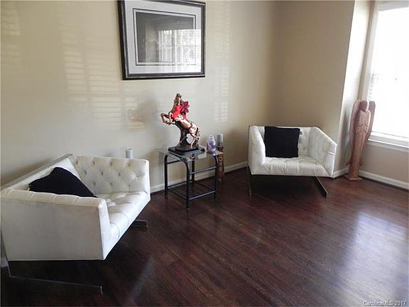 4th image of 2327 Knickerbocker Dr
