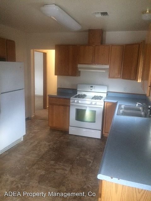 2nd image of 1412 Kemp St
