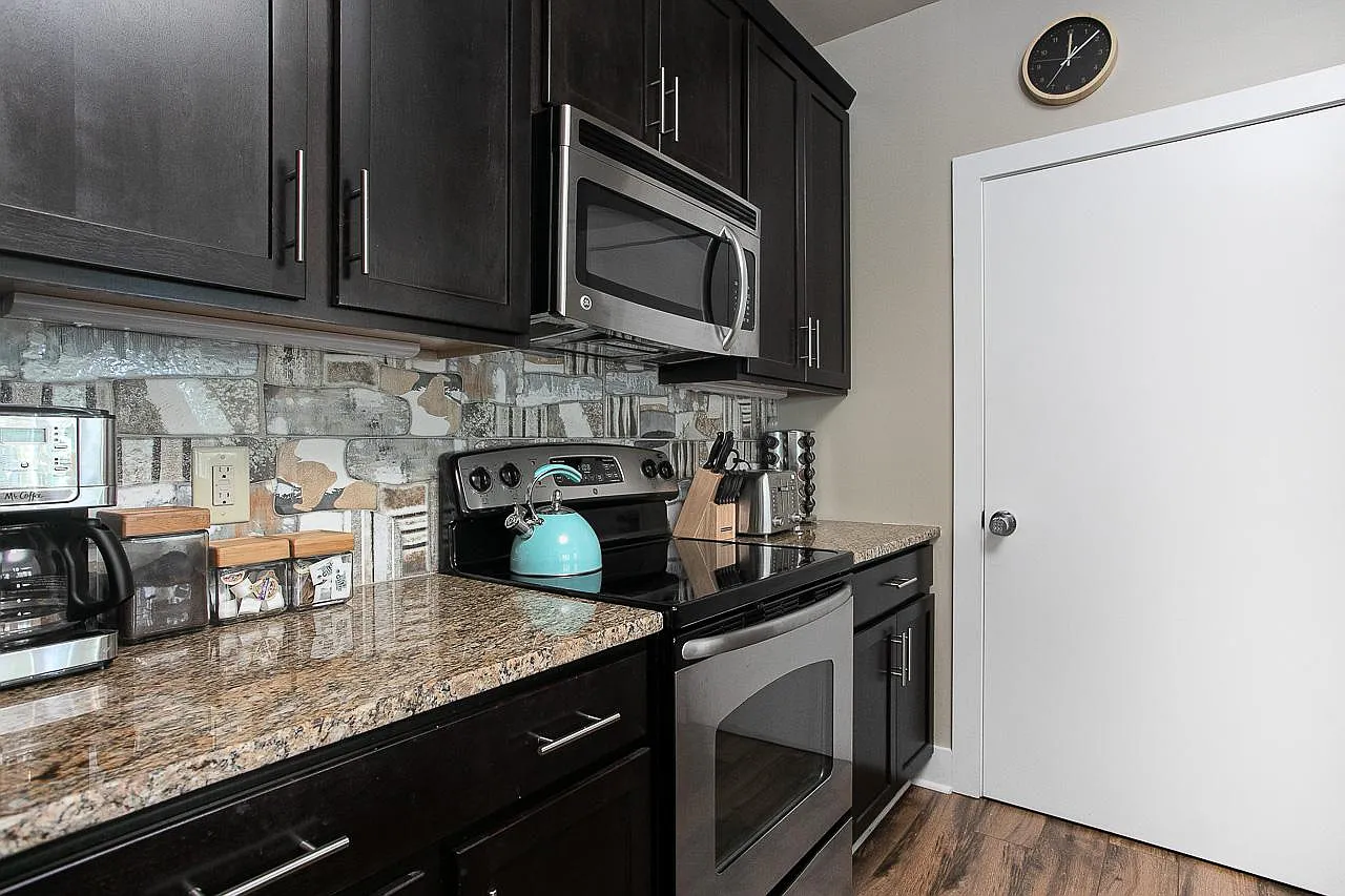2 bed, 1165 sqft, $2,300 — Photo 2