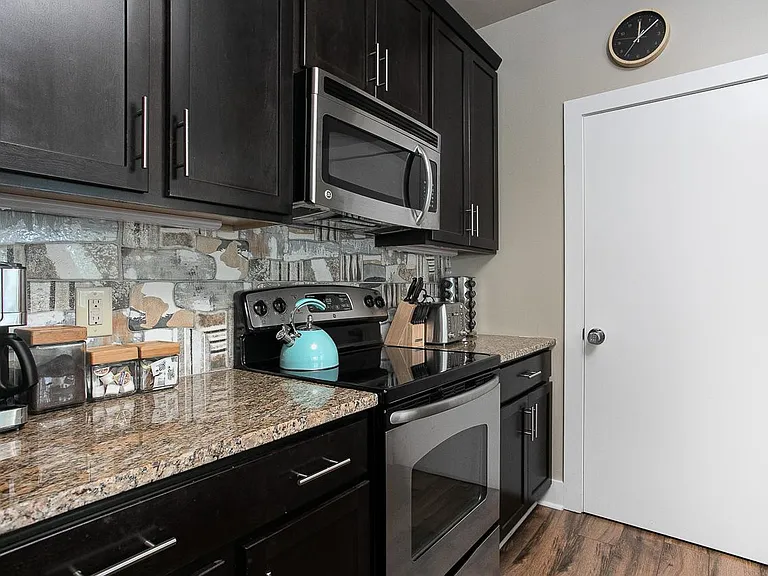 1000 Brookside Dr — Photo 2