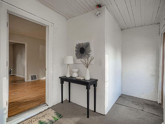 5th image of 2922 Sheridan Ave N