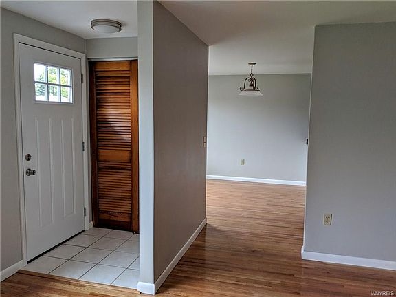 2nd image of 91 N Seine Dr