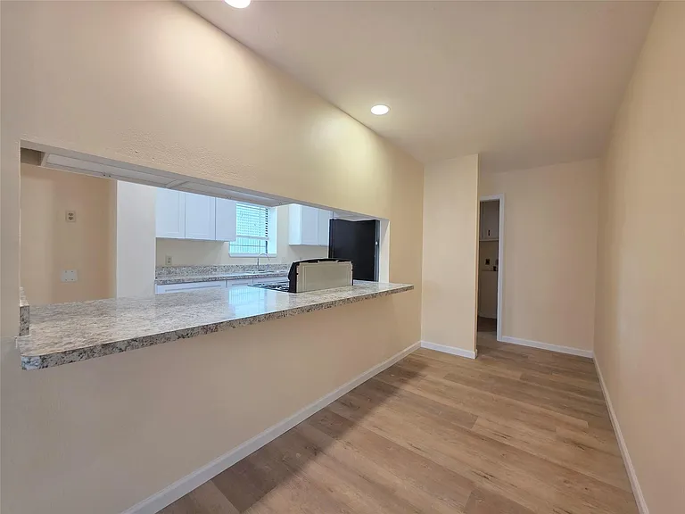 618 S Frazier St #B — Photo 4