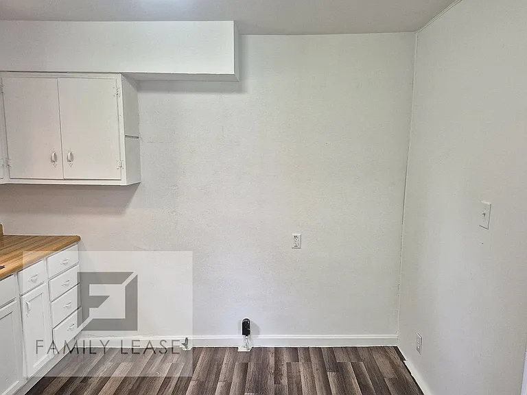 806 Morton St — Photo 13