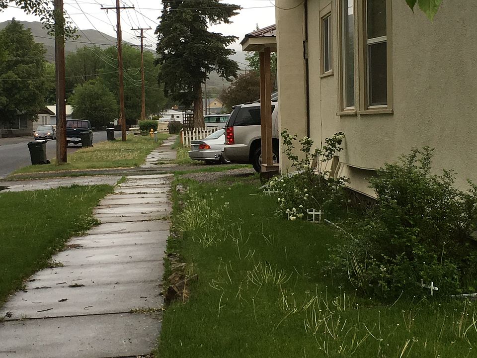 Estes side of house