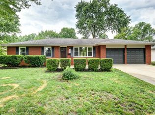 1103 E Ridgeway Dr, Olathe, KS 66061