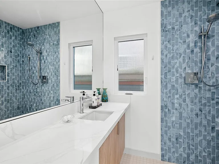 1576 E Ocean Blvd — Photo 15
