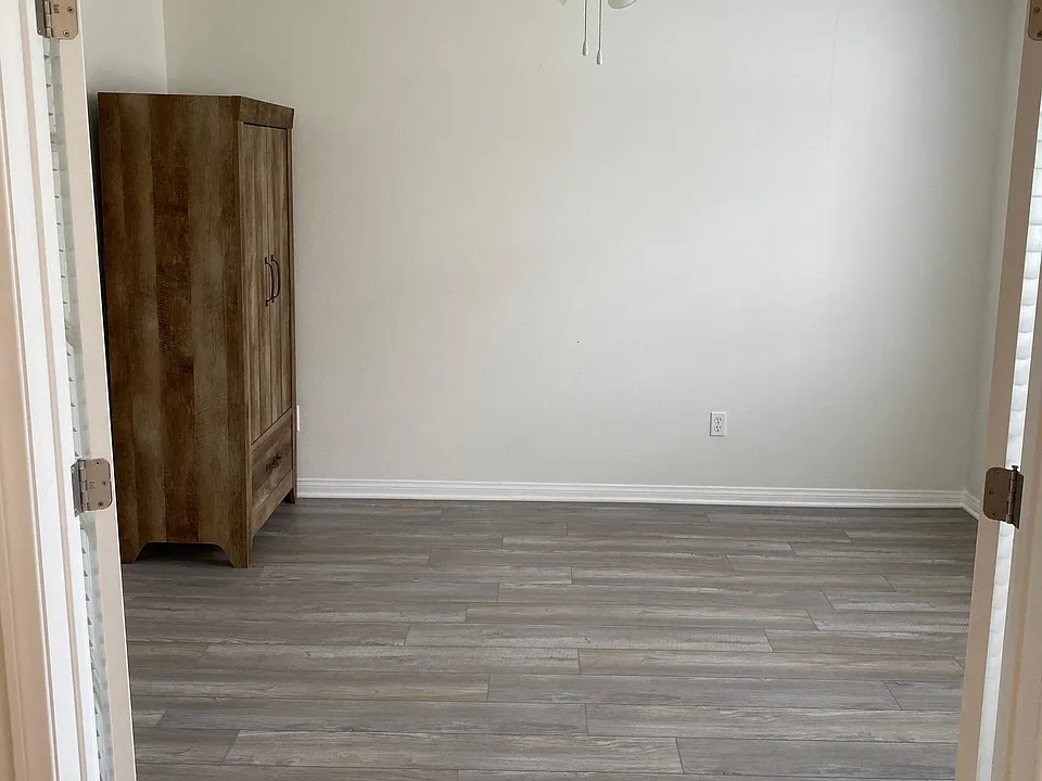 Bed Room or Dinning Room