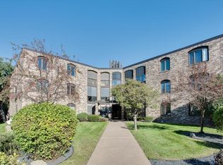 1850 Eagle Ridge Dr APT 105E, Saint Paul, MN 55118