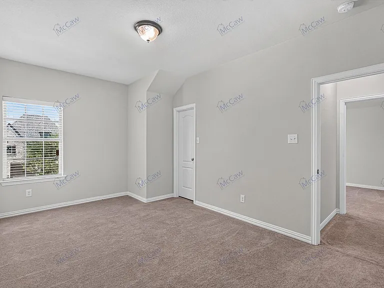 1314 Torrington Ln — Photo 10