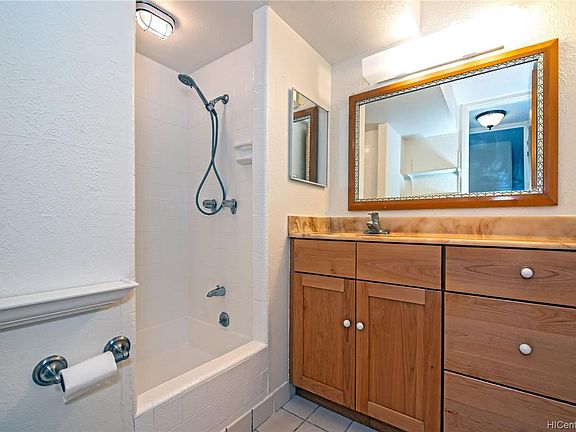 3rd image of 1702 Kewalo St APT 403