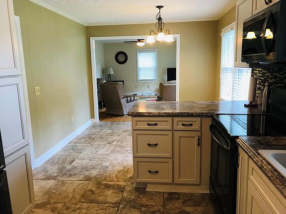 3rd image of 1085 W Oak Hill Dr