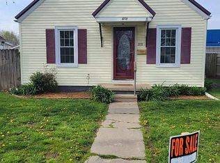 1231 Kane St, Carlyle, IL