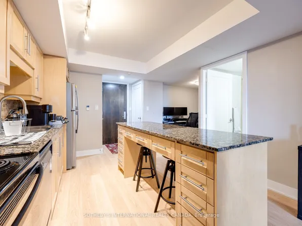 20 Blue Jays Way, Toronto, ON