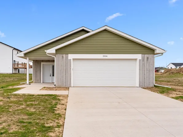 1506 Redwood Dr, Muscatine, IA 52761