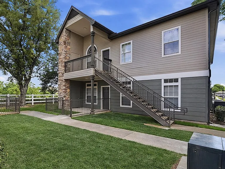 Almeda Park Apartments — Photo 8