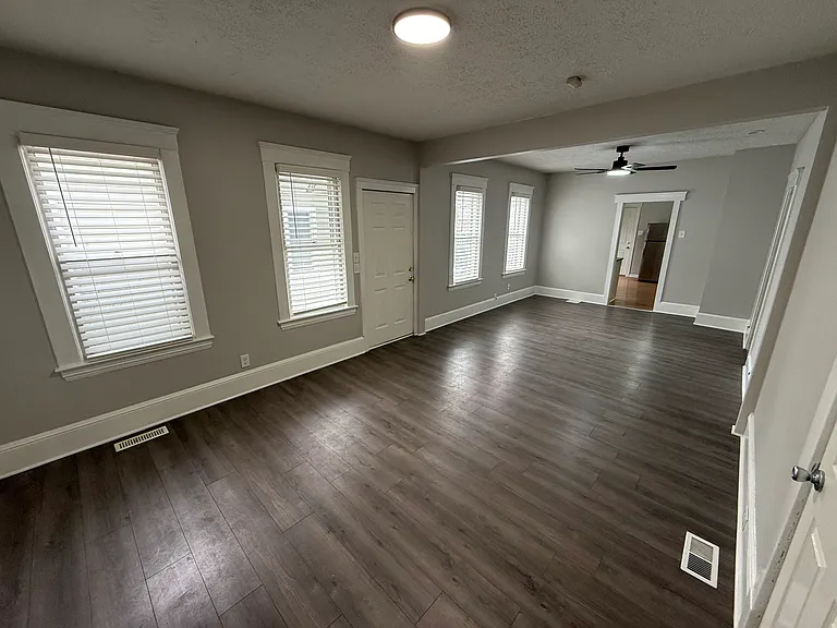 1018 Auburn Ave #LWR — Photo 10