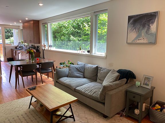 5th image of 2351 Franklin Ave E APT 101