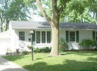 519 Clover Ln, Green Bay, WI 54301