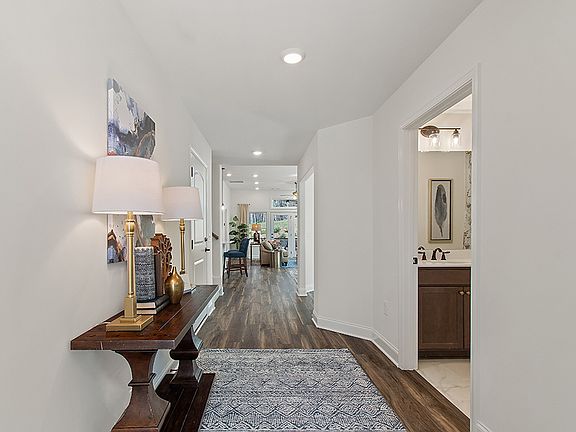 The Ashton Model - Foyer