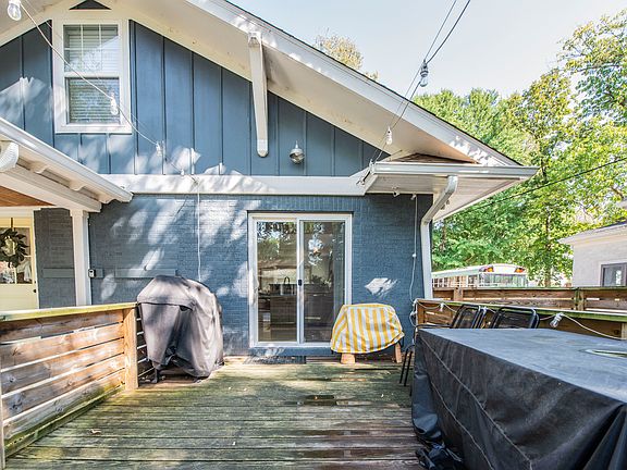 4th image of 3456 Winthrop Ave