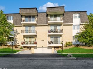 18559 Escanaba Ave APT 302, Lansing, IL 60438