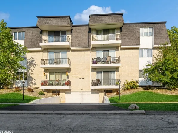 18559 Escanaba Ct APT 302, Lansing, IL 60438