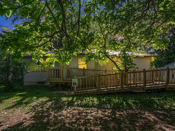 1225 S 14th St, Niles, MI 49120