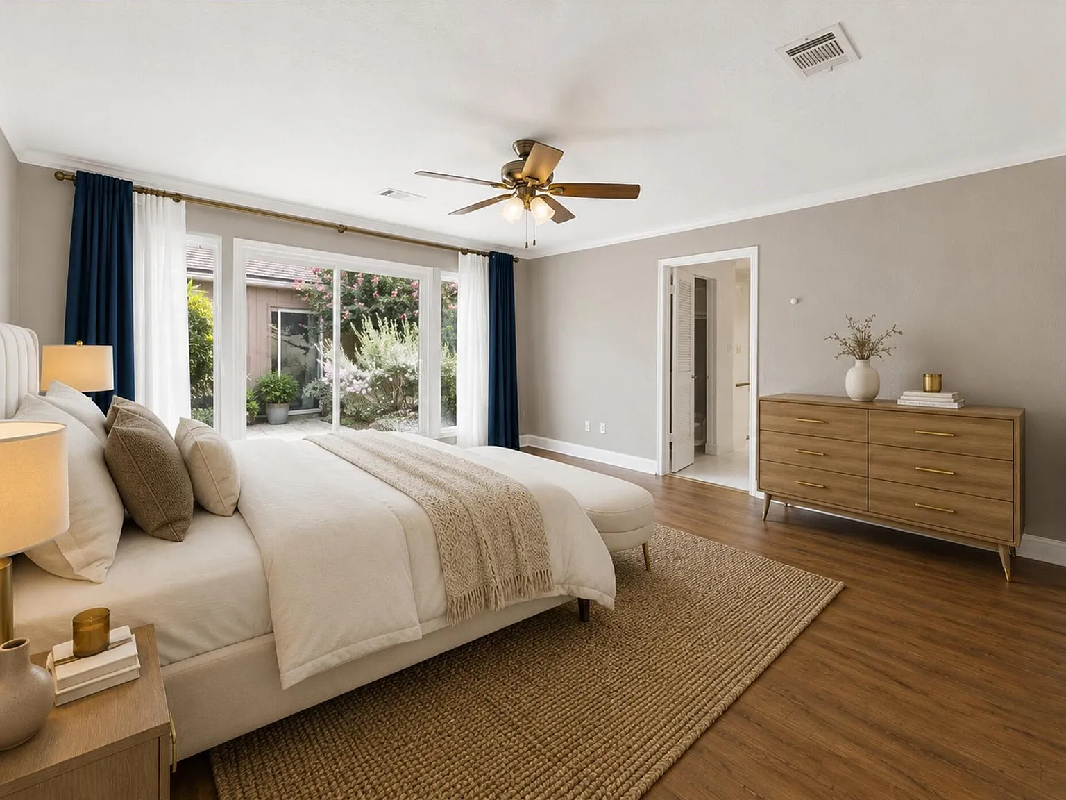 3 bed, 2.5 bath, 2349 sqft, $3,150 — Photo 4