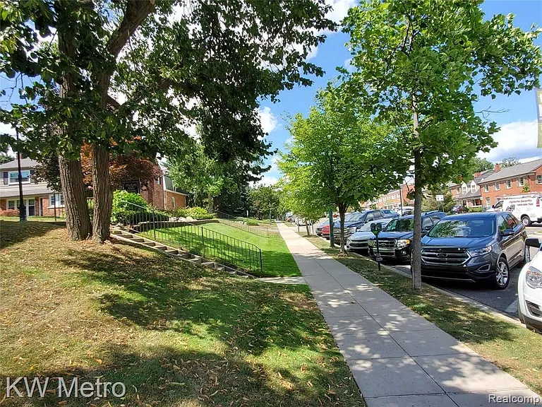 553 N Old Woodward Ave — Photo 21
