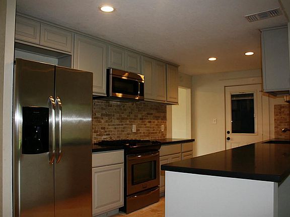 Beautifully remodeled kitchen with all the bells and whistles!
