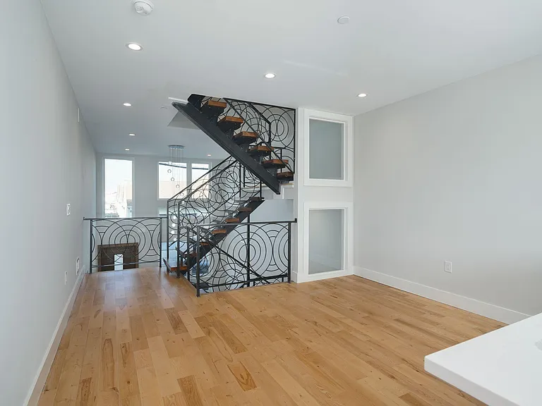 2454 Dickinson St — Photo 30