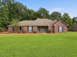 623 Southern Oaks Dr, Florence, MS 39073