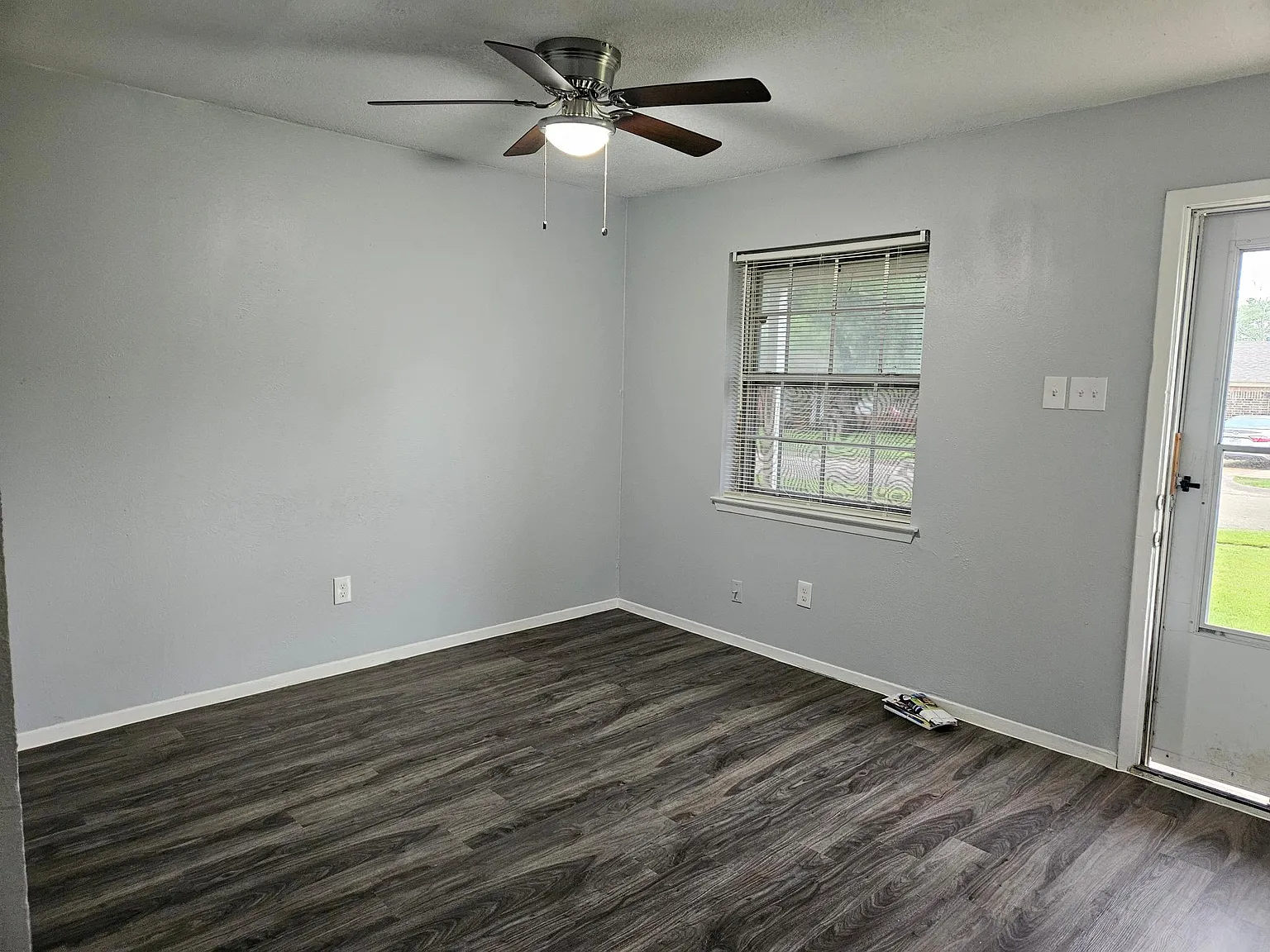 4 bed, 2.5 bath, 1373 sqft, $2,000 — Photo 3