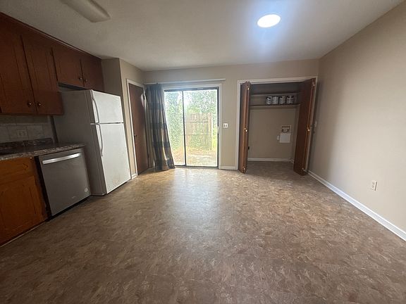 4th image of 107 Woodleigh Rd APT 4