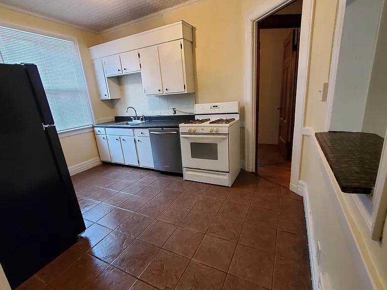27 Harvard St — Photo 16