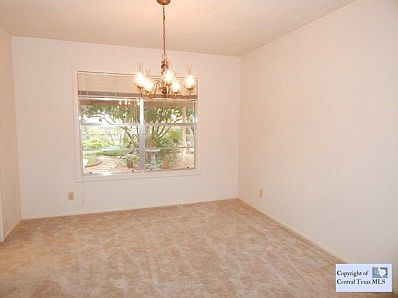 4th image of 976 Twin Oaks Dr