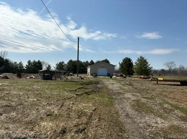 6919 Emmett Rd, Yale, MI 48097