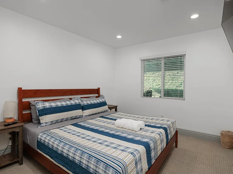 10208 S Hobart Blvd — Photo 11