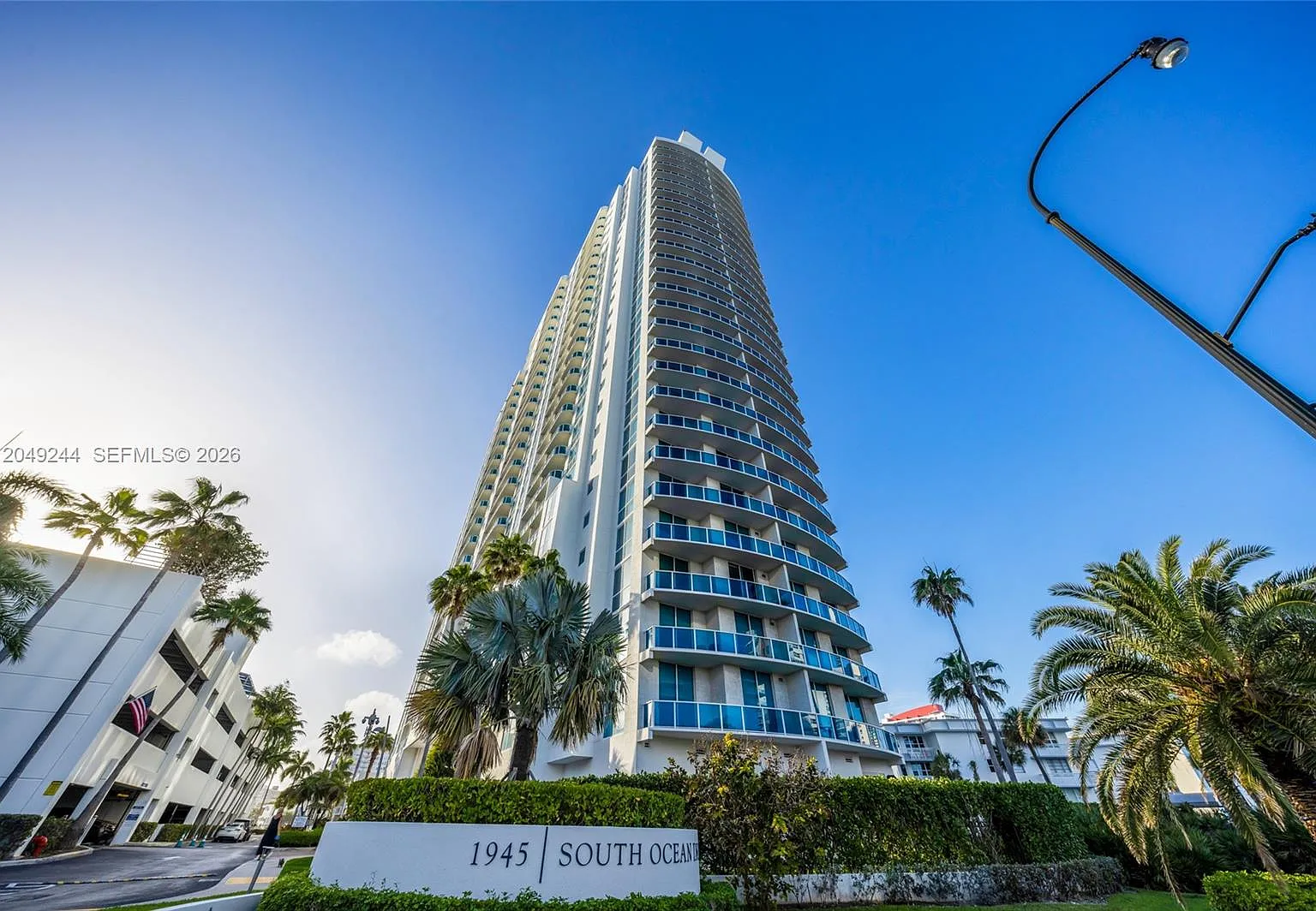 2 bed, 1398 sqft, $3,500 — Photo 1