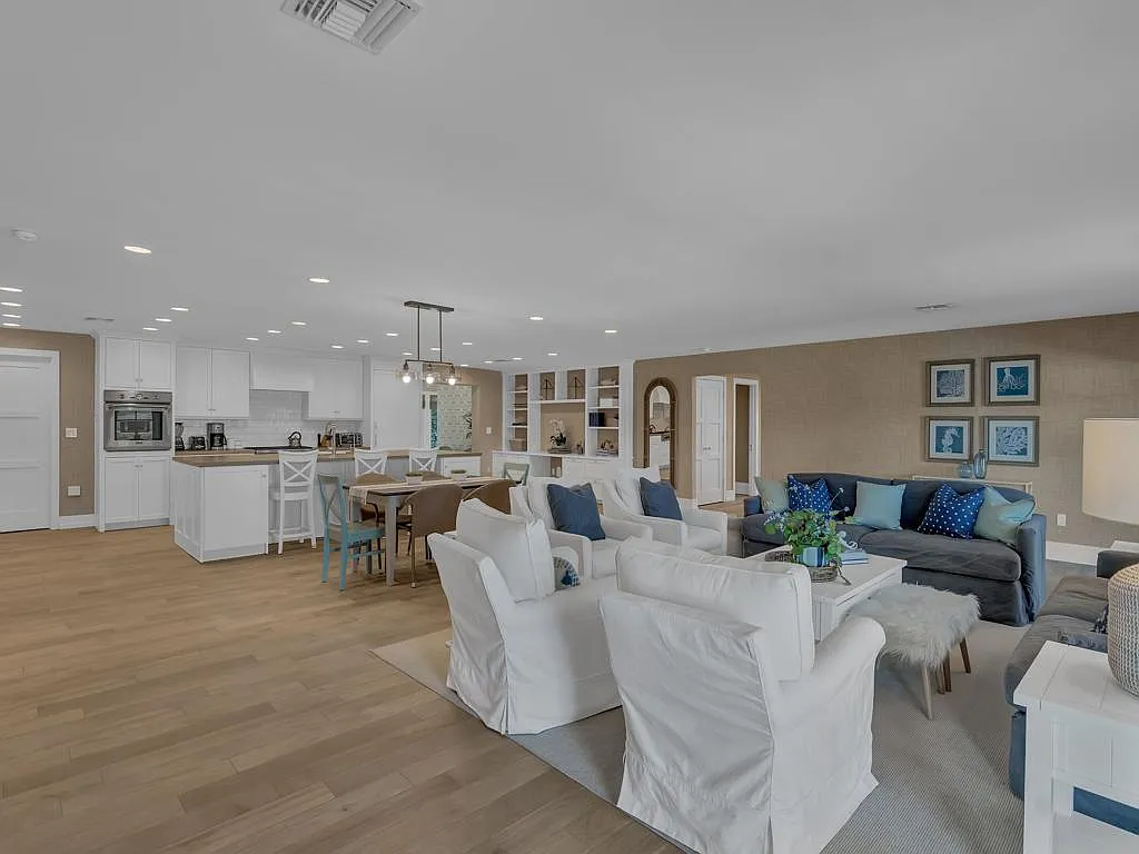 3 bed, 2.5 bath, 3368 sqft, $30,000 — Photo 3