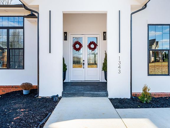 2nd image of 1343 Smartview Ln