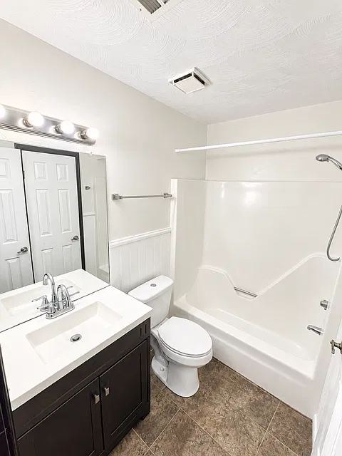 2 bed, 1355 sqft, $2,000 — Photo 4