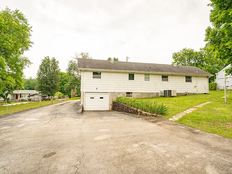 2413 Crescent Club Dr #A — Photo 12
