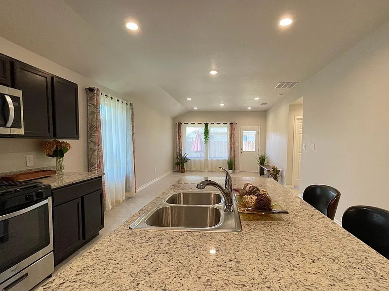 2325 Tranquil Ln — Photo 5
